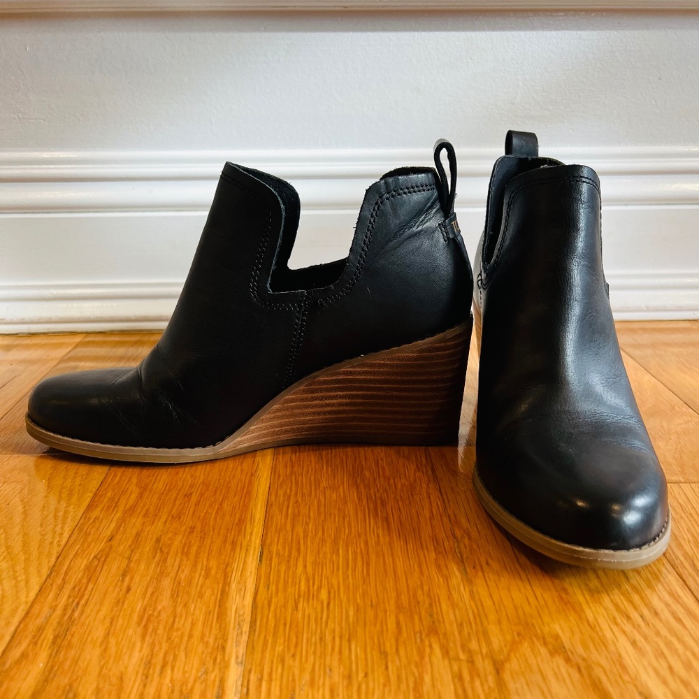 TOMS WOMEN'S KALLIE BLACK LEATHER WEDGE BOOT SIZE 6.5